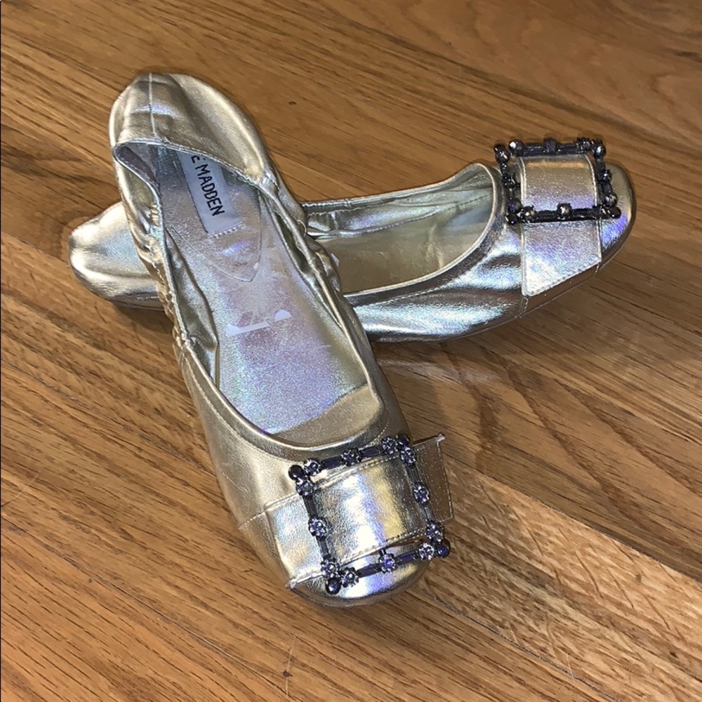 Gold buckle Steve Madden Flats